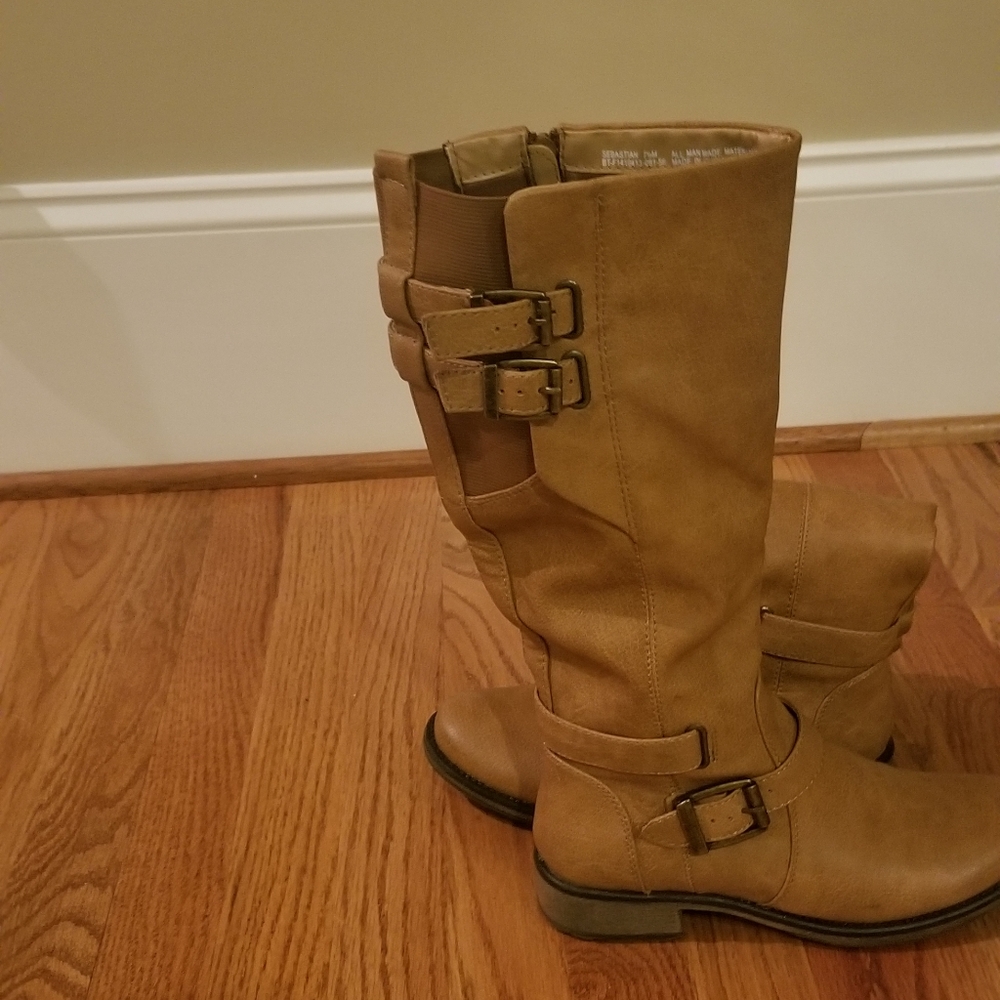 Boots - Picture 4 of 5